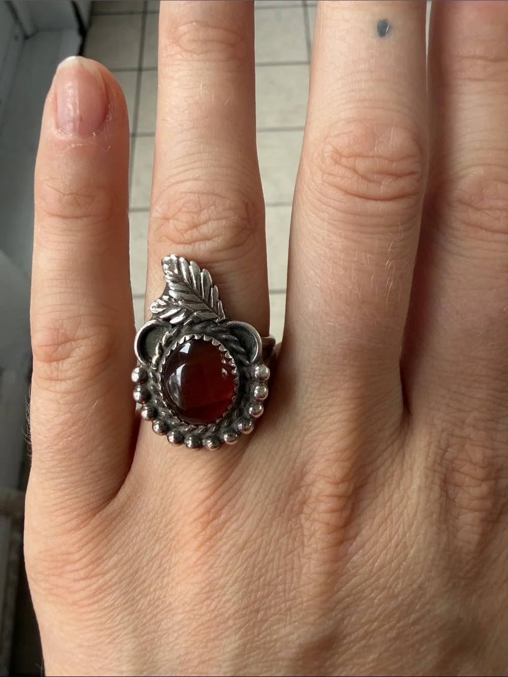 Sterling Silver Leaf Garnet-Red Cabochon Ring - SIZE 5/6 Women Jewelry